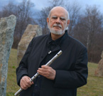 Giancarlo Barbadoro incantava tutti con la musica del suo flauto, la Nah sinnar appresa dai druidi di Bretagna, una musica antichissima proveniente dallo sciamanesimo druidico, studiata appositamente per la meditazione