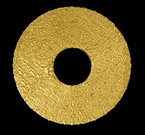  La riproduzione della ruota d’oro forata, simbolo di conoscenza, donata secondo il mito da Fetonte all'umanità 