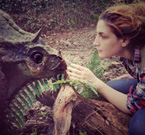 La scultrice Mariaelena Mariotti con una delle sue “creature”