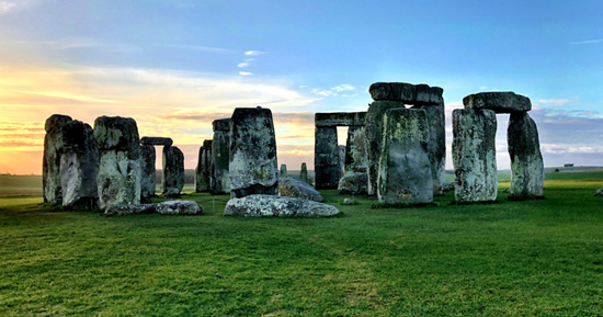Il famoso cromlech di Stonehenge in Inghilterra, ricostruito più volte