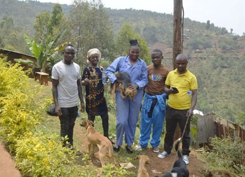 Il gruppo dei volontari di Paterne Bushunju
