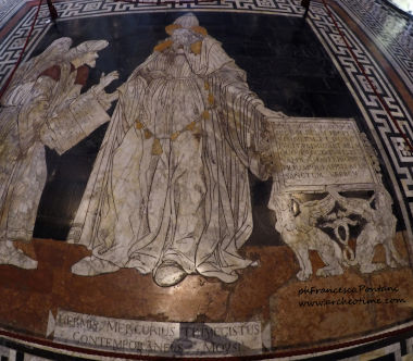 Una raffigurazione del mitico Trismete Ermegisto in un intarsio marmoreo del pavimento del Duomo di Siena