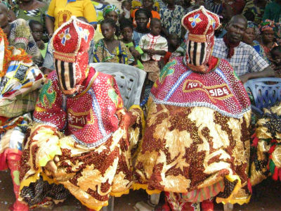 Gli Egunguns, sciamani africani del Benin