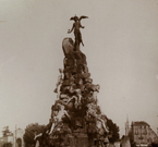 Il monumento al Frejus in una fotografia dei primi anni del ‘900