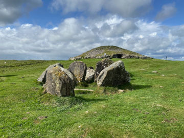 Il tumulus e i cerchi di pietre di Loughcrew