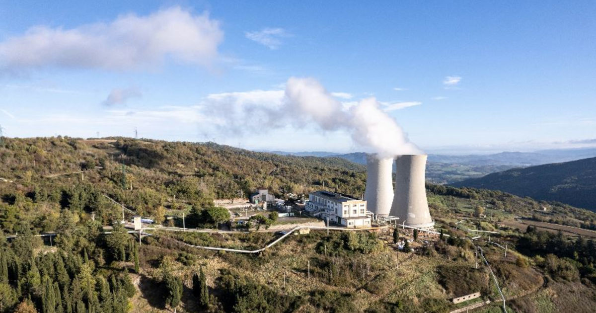 Centrale Geotermica Valle Secolo a Larderello, formata da due turbine da 60 MW con una potenza installata di 120 MW. Questo impianto è il più grande della Valle del Diavolo e tra i più grandi del mondo.  (Foto:enel.com) 