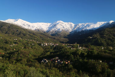 Montagne dell'alta Val Malone. In primo piano, Corio Canavese